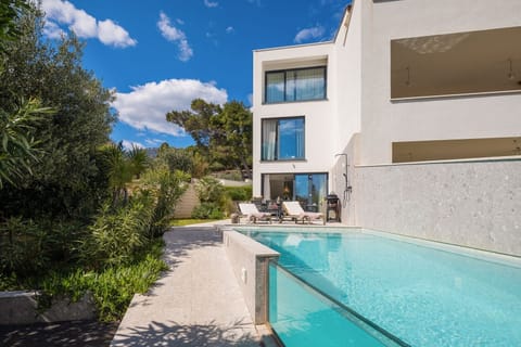 Luxury Beachfront Villa Manera Bol for 12 persons with heated pool on promenade Zlatni Rat by the pebble beach