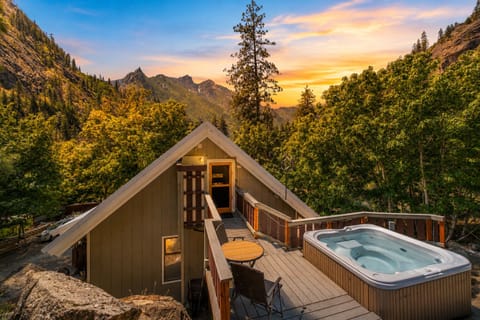 Icicle Chalet with stunning views of the Enchantments and just a few short miles away from the trailhead.