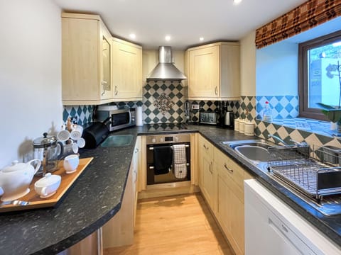Kitchen | Ty Capel Cottage, Betws-Y-Coed
