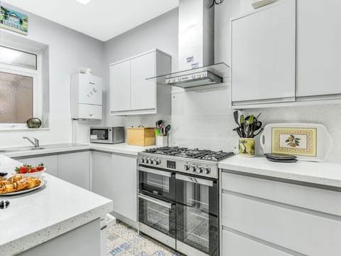 Tamarin Kitchen Alt View