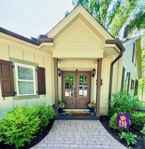 Double Door Entry, easy access to main level of home.