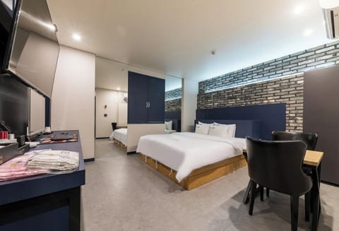 Superior Queen Room - Air Dresser + 1 PC + King Bed | Premium bedding, blackout drapes, soundproofing, free WiFi