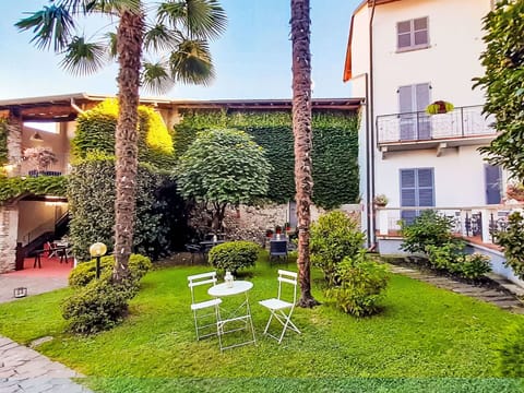 Shrub, Residential Area, Garden, Hacienda, Shade, Yard, Landscaping, Balcony, Backyard