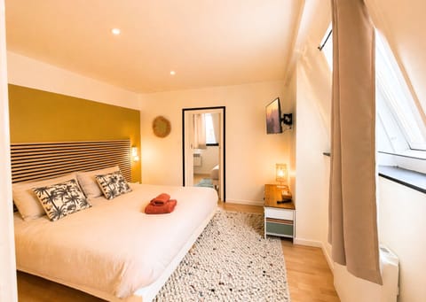 House | Blackout drapes, iron/ironing board, free WiFi