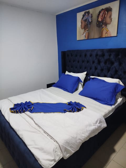 Comfort Room | Premium bedding, laptop workspace, free WiFi, bed sheets