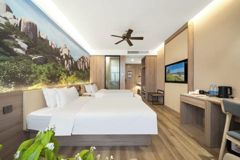 Business Twin Room | Desk, laptop workspace, blackout drapes, iron/ironing board