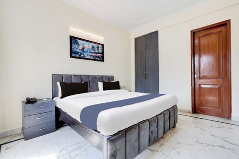 Classic Double Room, Balcony | Desk, laptop workspace, soundproofing, free WiFi