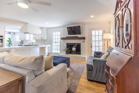 Come in and relax - Streaming TV is included with your stay