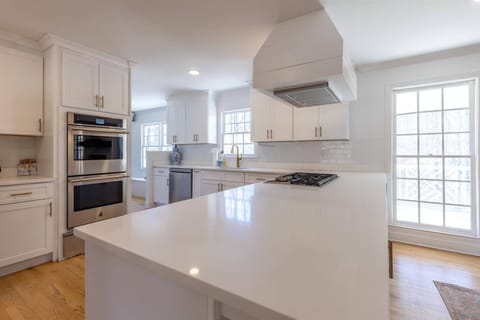 Efficient and gorgeous kitchen for family meals