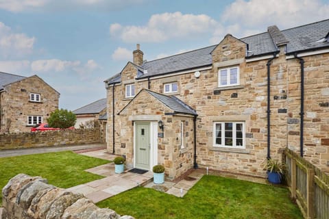 House | 4 bedrooms, desk