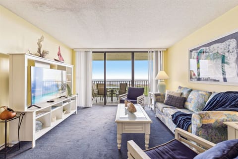You can't say no to this beautiful living area.
