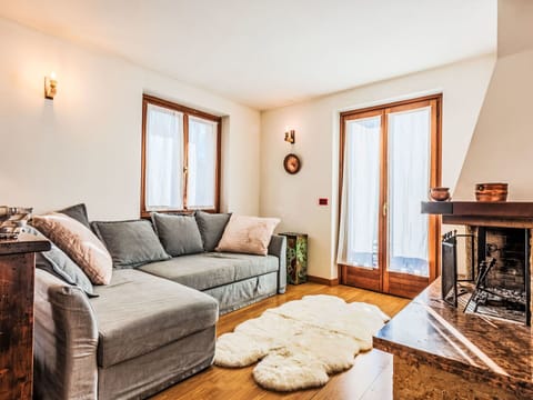 Apartment, Boat, Watercraft, Marina, Condominium, Balcony, Port, Harbor, Hotel, Boats And Boating--Equipment And Supplies