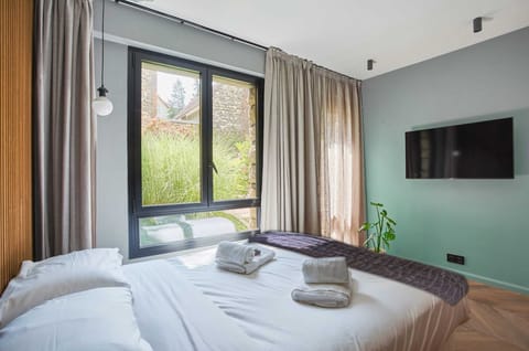 Charmant studio avec lit queen size et TV