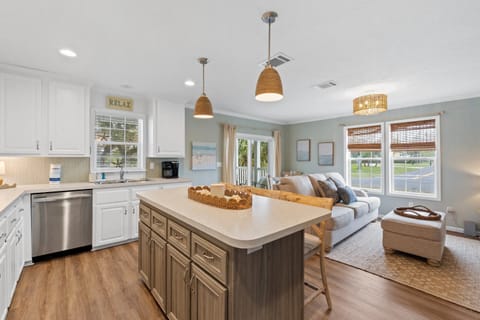 House, Partial Sea View | Private kitchen | Full-size fridge, microwave, oven, stovetop