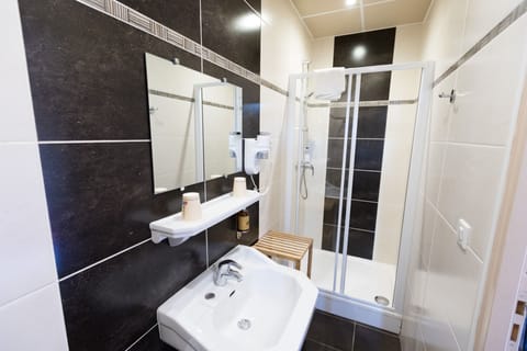 Standard Double Room, 1 Double Bed | Bathroom | Free toiletries, hair dryer, towels, soap