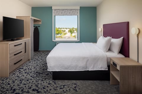 Individually decorated, individually furnished, desk, laptop workspace