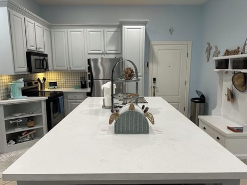 Kitchen bar seats 8, view to front door and entry hutch