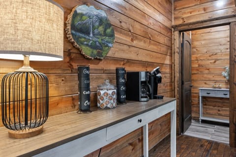 Drip and k-cup coffee maker