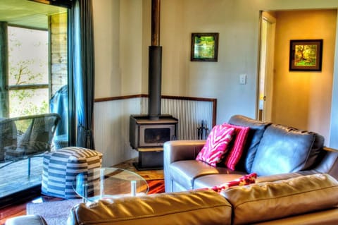 Acacia-fireplace