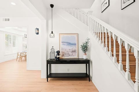 House (4 Bedrooms) | Living area | 43-inch flat-screen TV with cable channels