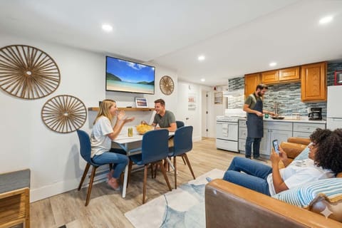 Stylish, newly renovated unit!