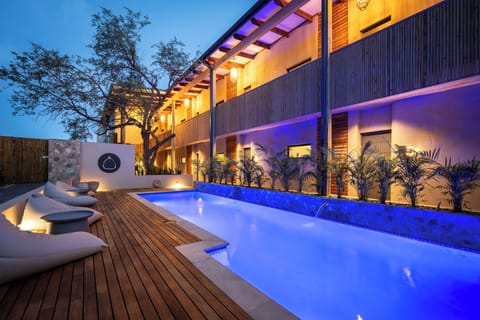 Outdoor pool, sun loungers