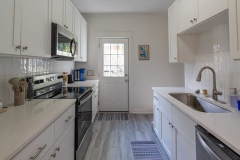 Renovated fully equipped  kitchen in the BCL Cottage