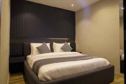 Executive Room | Desk, laptop workspace, free WiFi