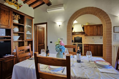 Dining Room, Kitchen