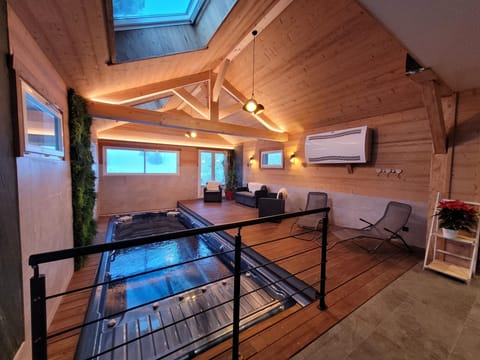 Sauna, hot tub, steam room