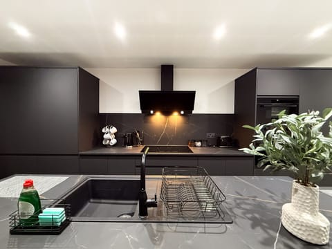 Luxury House, Ensuite (Santi House) | Shared kitchen