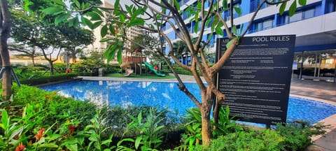 2 outdoor pools, open 6:00 AM to 10:00 PM, sun loungers