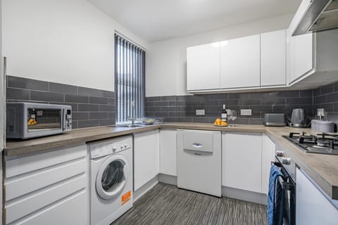 A well equipped kitchen to help you feel right at home, whether you're cooking a feast or a snack 🧑🍳🥗🍷