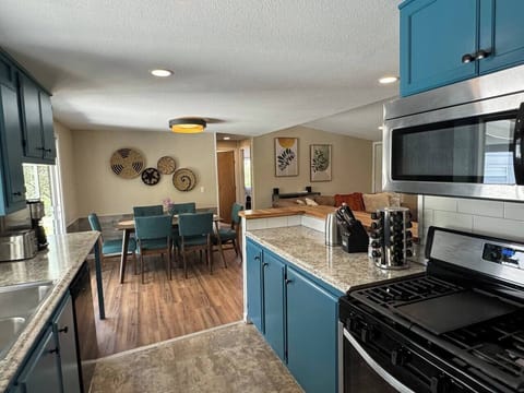 Spacious kitchen & dining