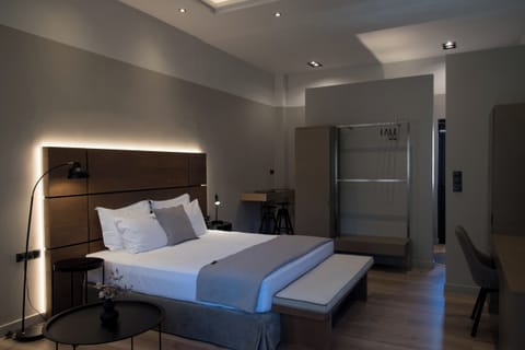 Studio Suite, Garden View, Ground Floor | Blackout drapes, soundproofing, iron/ironing board, free WiFi