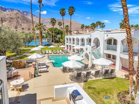2 outdoor pools, pool umbrellas, sun loungers