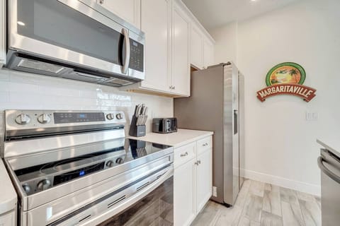 Fully equipped kitchen with everything you need to an easy conviniet stay