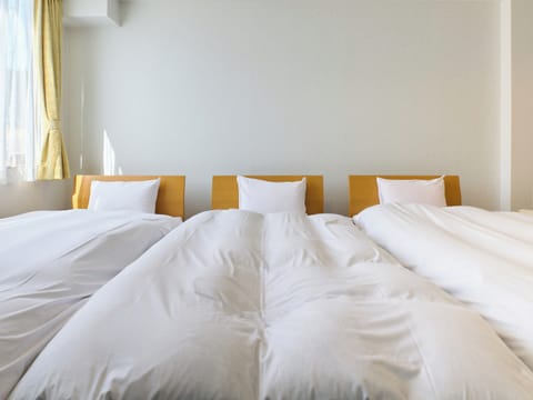 Triple Room, Non Smoking | Free WiFi, bed sheets