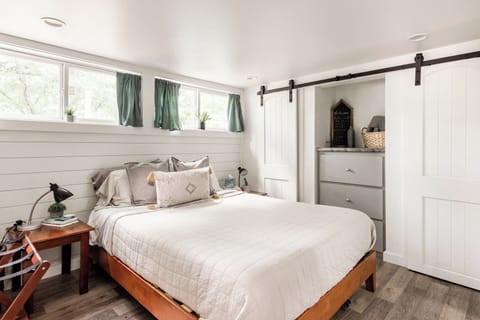 Queen Bed