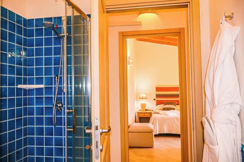 Shower, hair dryer, bathrobes, slippers