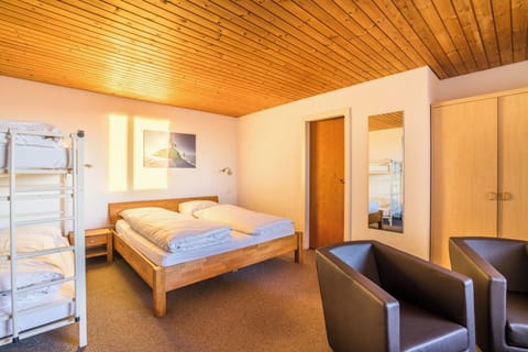 Quadruple Room, Mountain View | Free WiFi