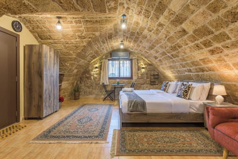 Deluxe Studio, Non Smoking, City View | Egyptian cotton sheets, premium bedding, blackout drapes