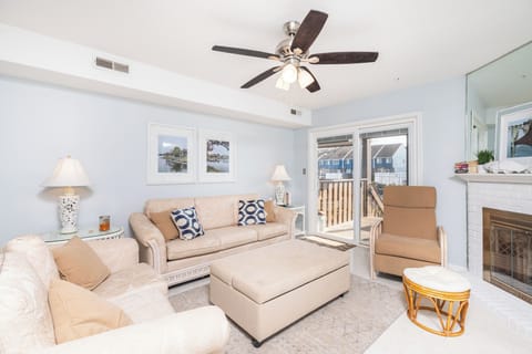 Living room with plenty of sitting space!  Kick back and enjoy the space! 