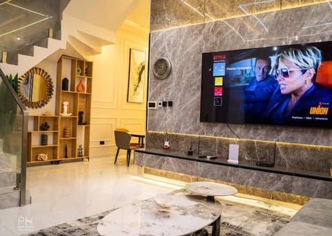 Economy Apartment, Balcony, City View | Living area