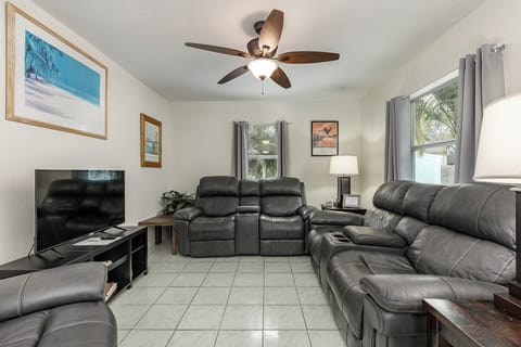 Strong wifi, Roku TV, comfy couches for lounging and relaxation!