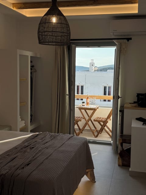 Premium bedding, down comforters, memory foam beds, minibar