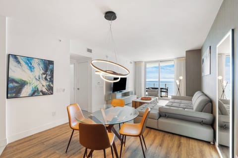 Living room/Dining area