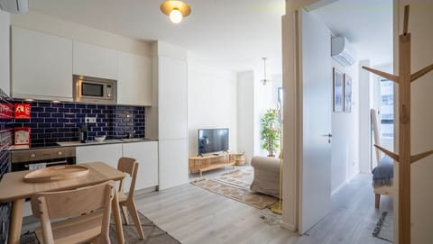 Bright and modern apartment in Porto with a stylish kitchenette, cozy dining area, and a comfortable living space. Thoughtfully designed for a relaxing stay, with natural light and warm decor. 
#PortoStay #ModernStudio #CozyLiving #CityEscape