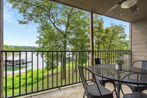Lakefront Private, Covered Balcony