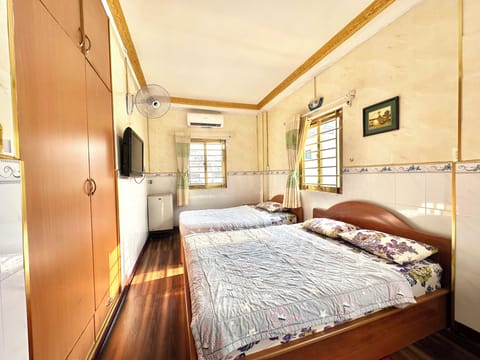 Superior Triple Room | Desk, free WiFi, bed sheets